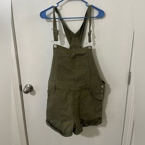 Green overall shorts XL 15-17